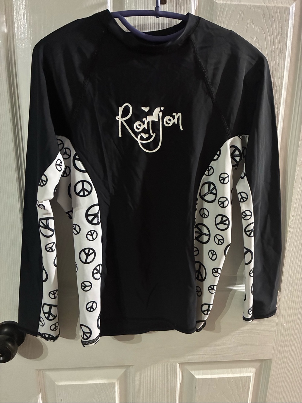 Ron Jon Surf Shop Women’s Medium Peace Sign Swim Rash Guard
